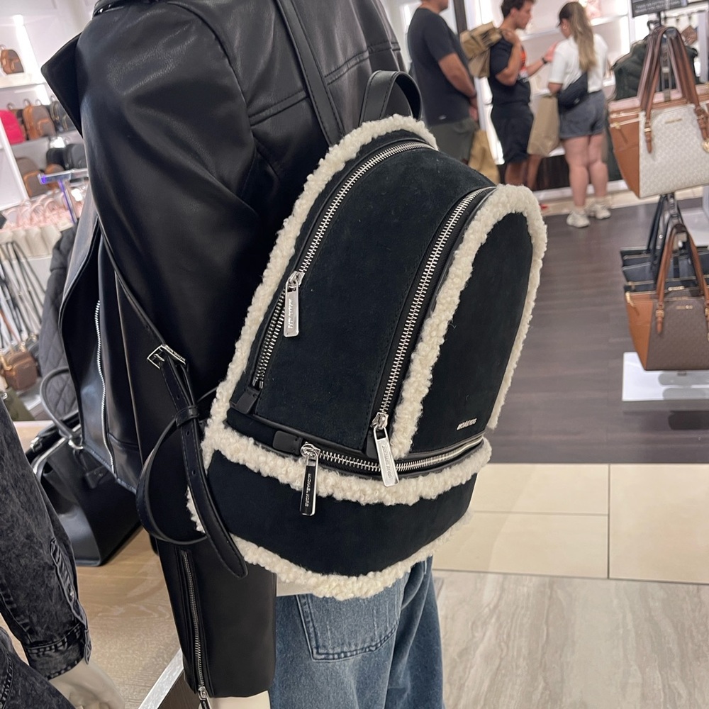 MICHAEL KORS Rhea Medium Suede and Faux Shearling Backpack
Black
NWT - Picture 12 of 16